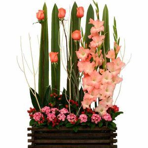 Arreglo Floral Con Rosas y Gladiolos